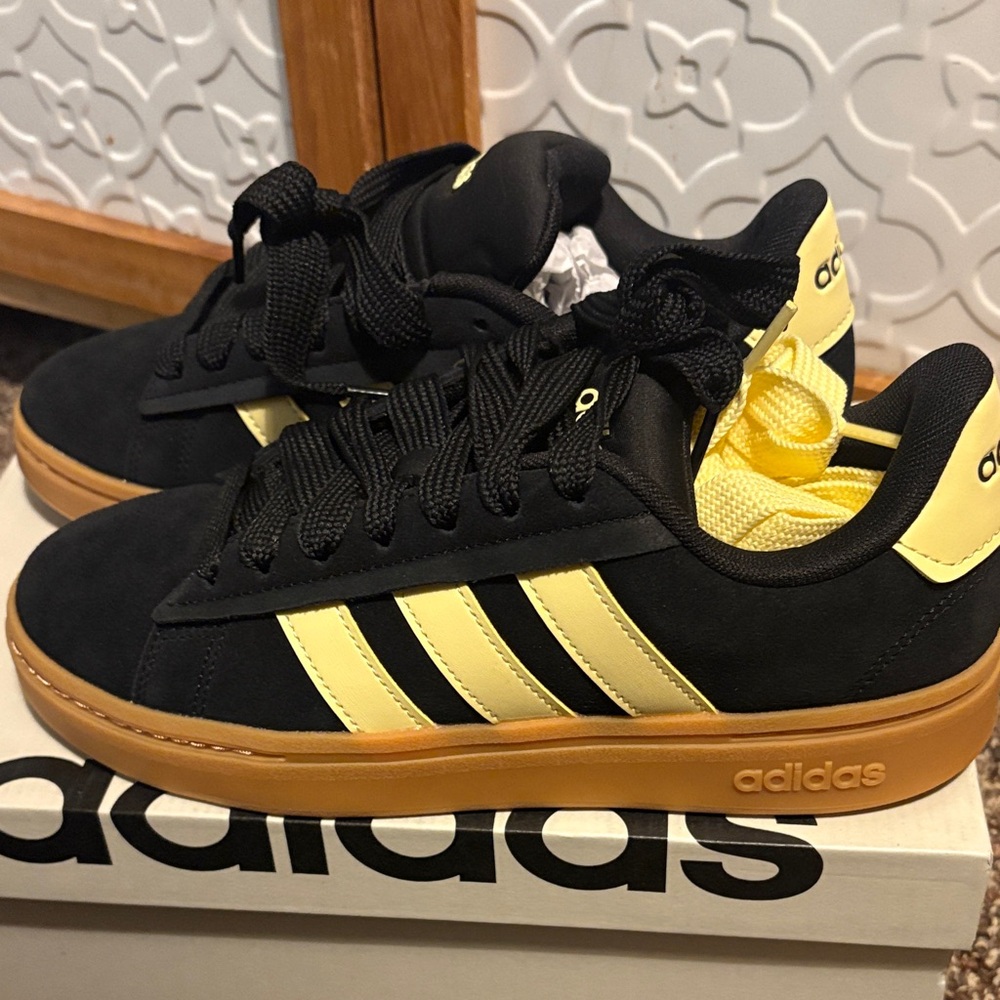 Adidas Black and Yellow Sneakers Grand alpha court Size 7.5